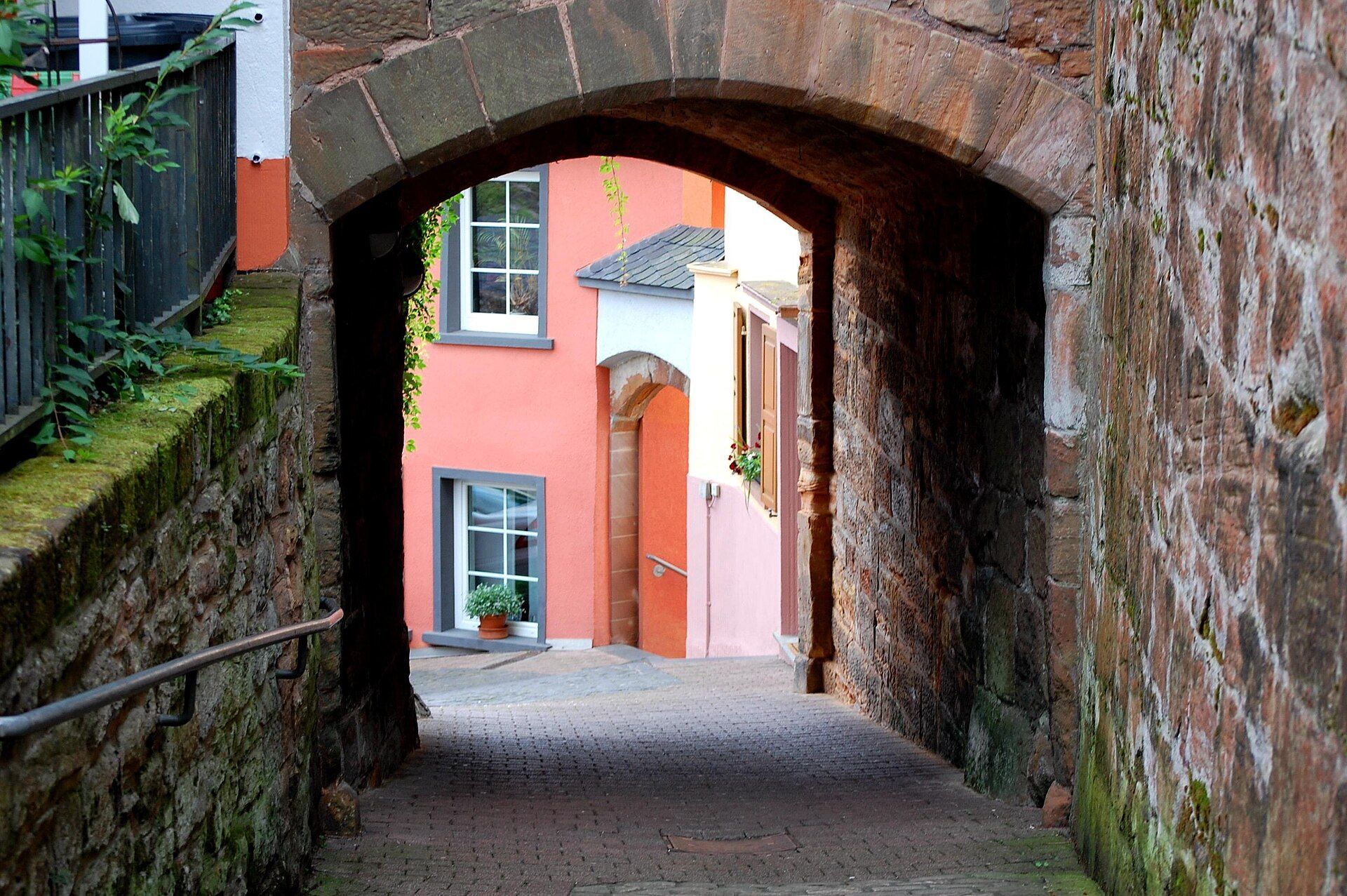 Historischer Torbogen in der Saarburger Altstadt